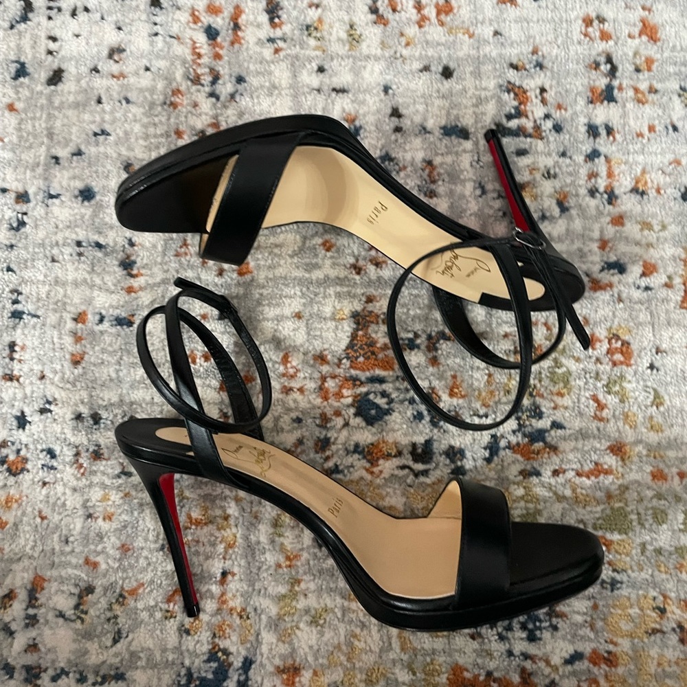 Christian Louboutin “Loubi Queen”